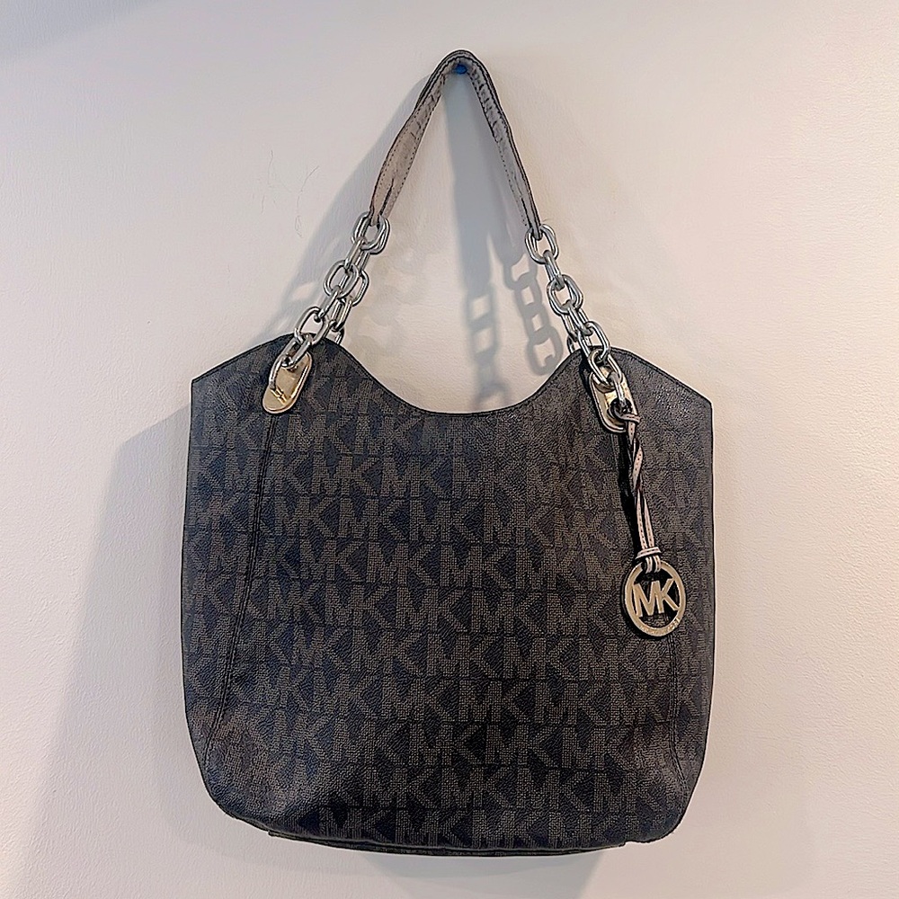 🔥Michael Kors Black Shoulder Bag with Signature MK Charm🔥